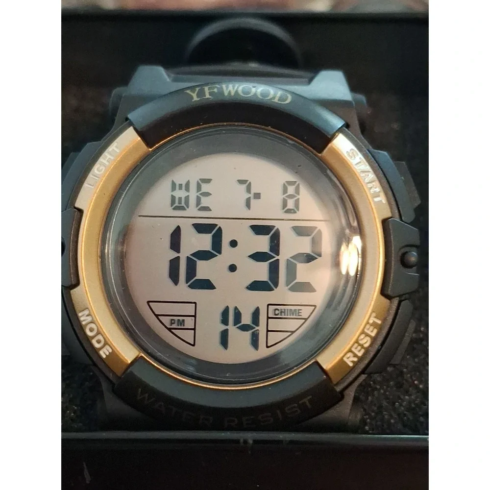 NIB YFWOOD Boys Digital Watch. Blk Silicone Band,Large #'s,Stopwatch,Alarm,Date.